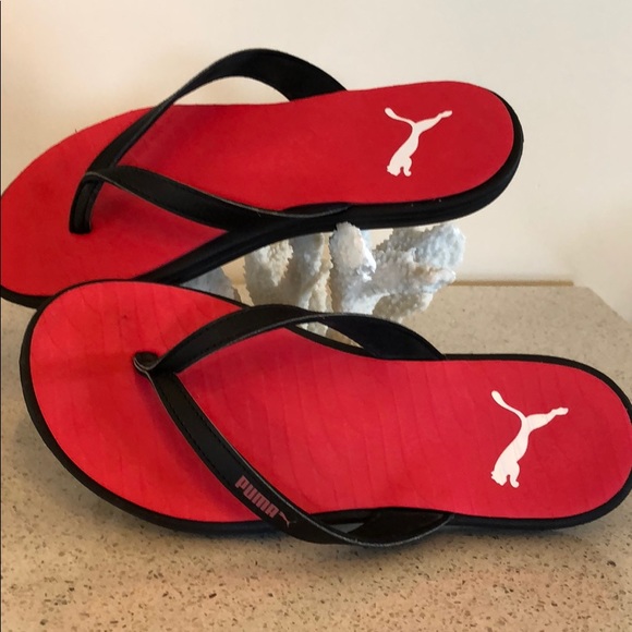 Shoes - Puma flip flops